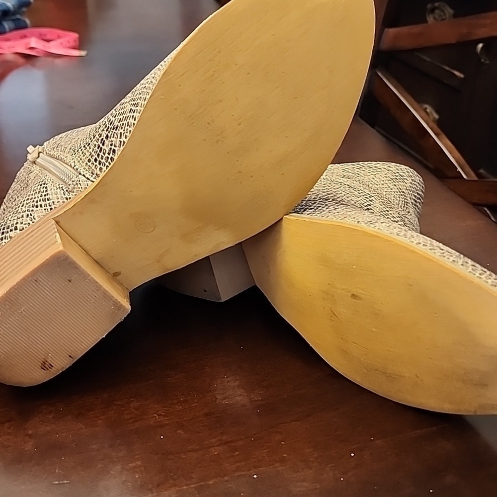 CORKYS Boutique Tan Snake Booties Sz 8 - Picture 7 of 7